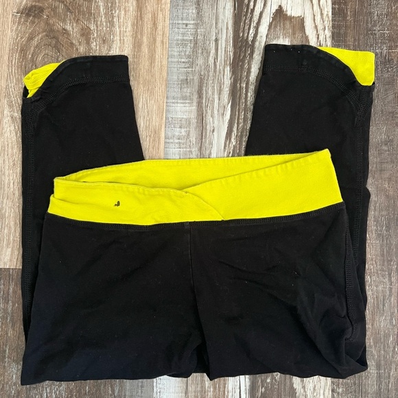 Women’s Aerie Capri Leggings - Picture 5 of 6